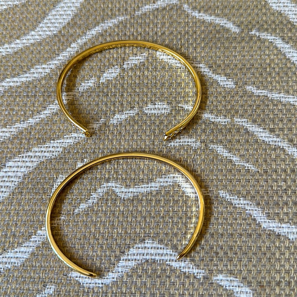 Paired cuffed bracelet